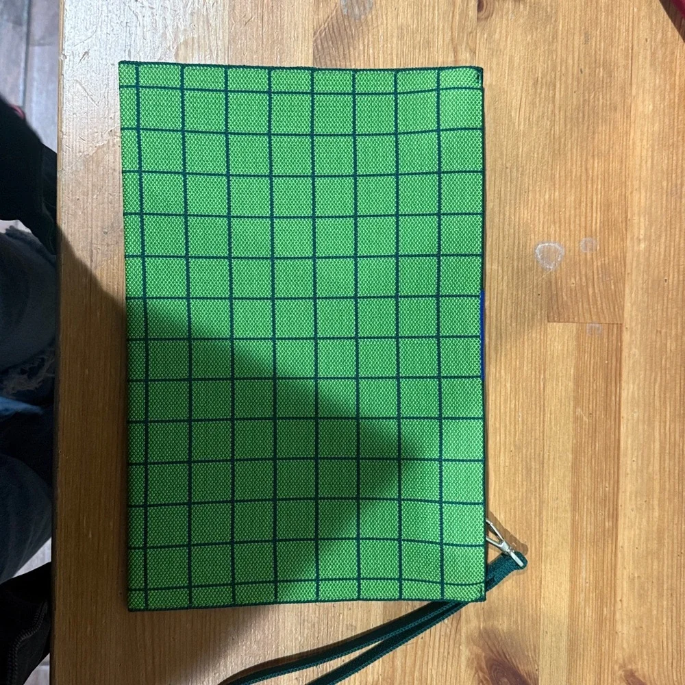 Rothy's The Wristlet in Leaf Green - New in box!